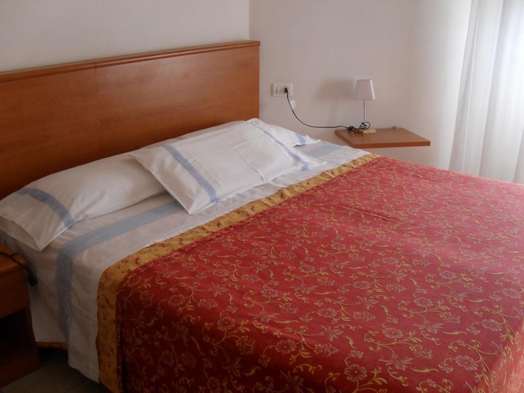 Albergo Ristorante Olimpia อับบาเดียซานซัลวาตอเร ภายนอก รูปภาพ