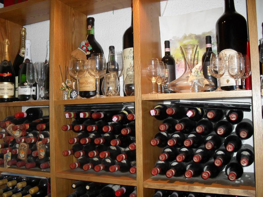 Albergo Ristorante Olimpia อับบาเดียซานซัลวาตอเร ภายนอก รูปภาพ