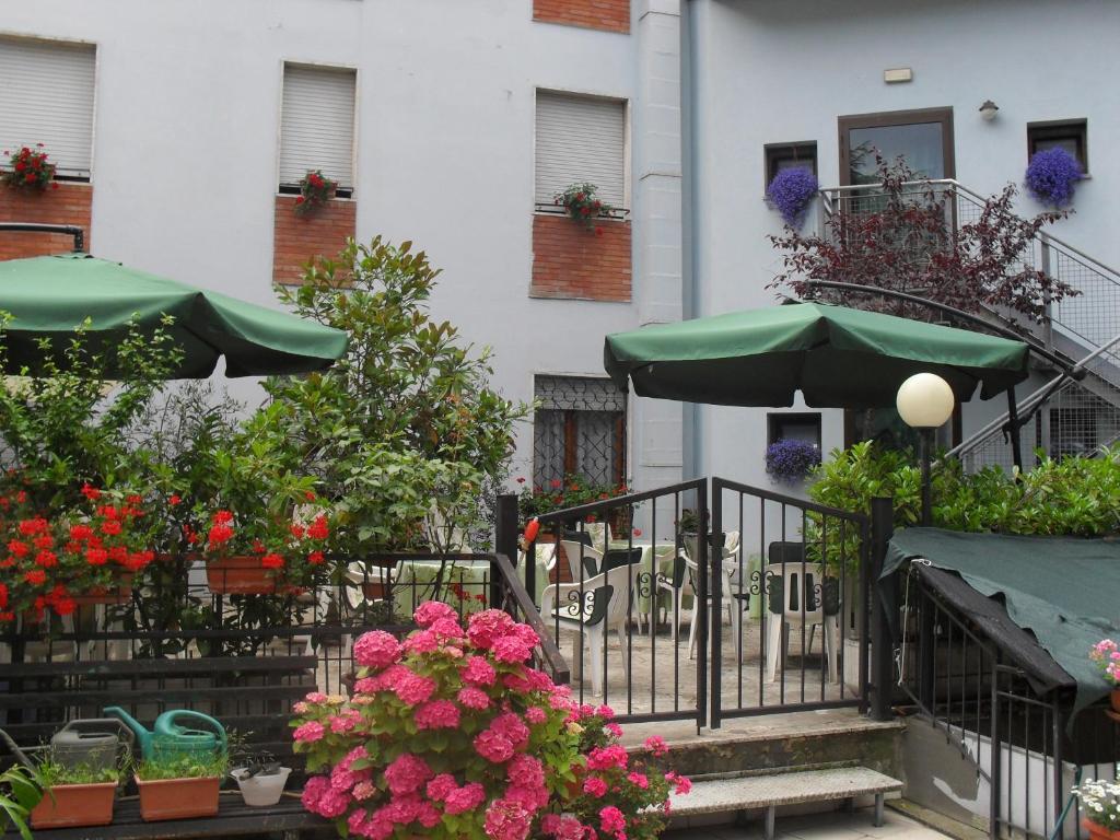 Albergo Ristorante Olimpia อับบาเดียซานซัลวาตอเร ภายนอก รูปภาพ